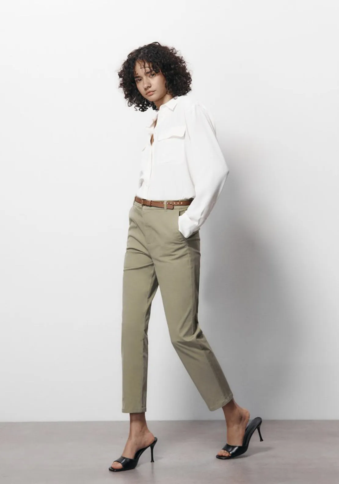 Chino Trousers With Belt - Khaki